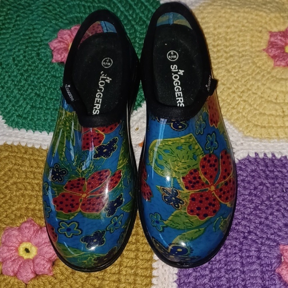 Sloggers floral slip on shoes, floral, waterproof, comfy, stylish, sz 9